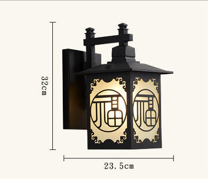 Traditional exterior weatherproof garden light
